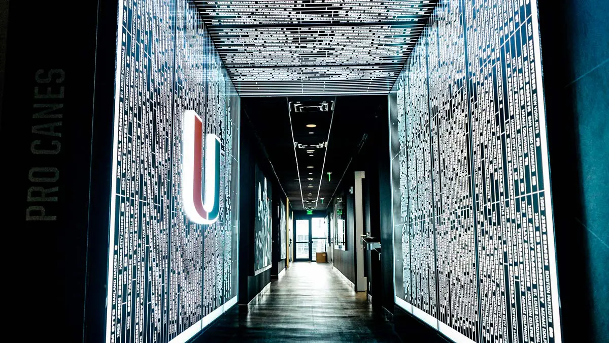 Hallway with 'U' sign on wall